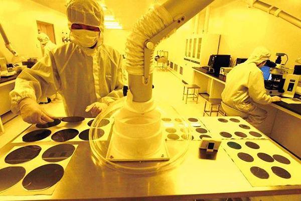 进口芯片涨价20%！光刻胶进口产能告急，国产光刻胶申请出战