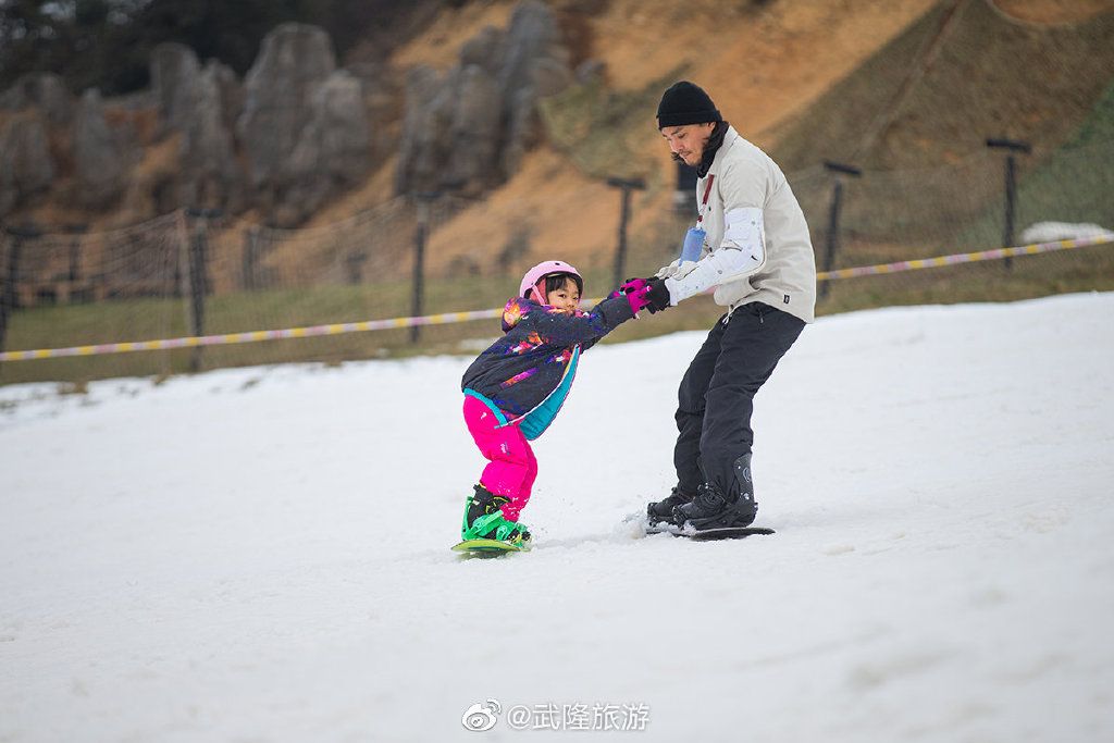 重庆冬季旅游的两极：去仙女山赏雪，去巫山看红叶，都有直飞航线