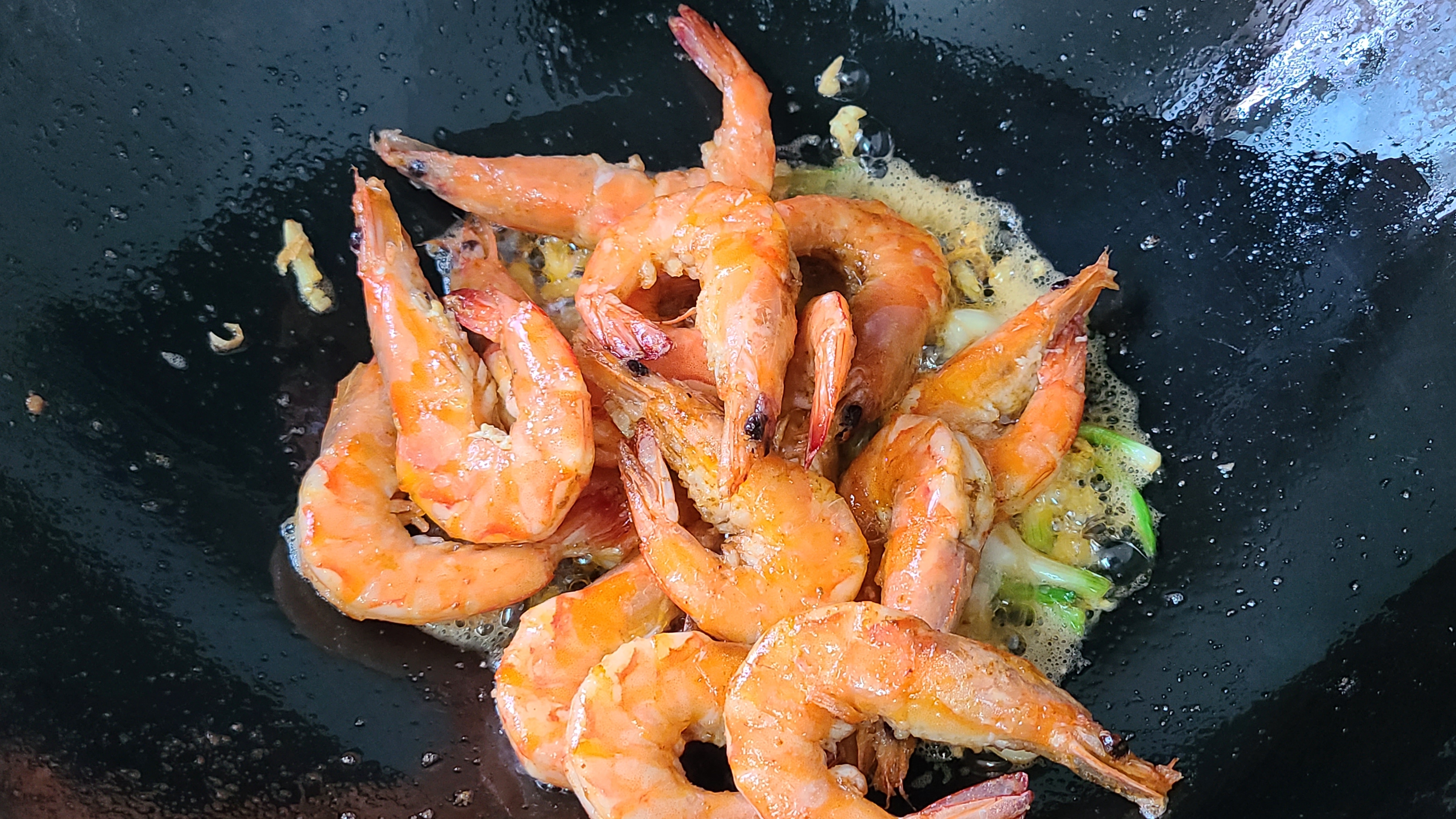 家常版椒盐大虾，又香又好吃，这一道家常菜，下饭下酒都受欢迎