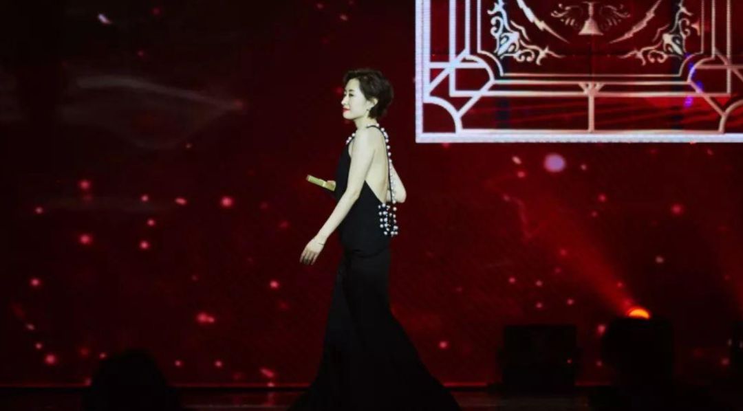 44岁的刘敏涛上热搜，一不小心成顶流，中年女星原来都这么有趣