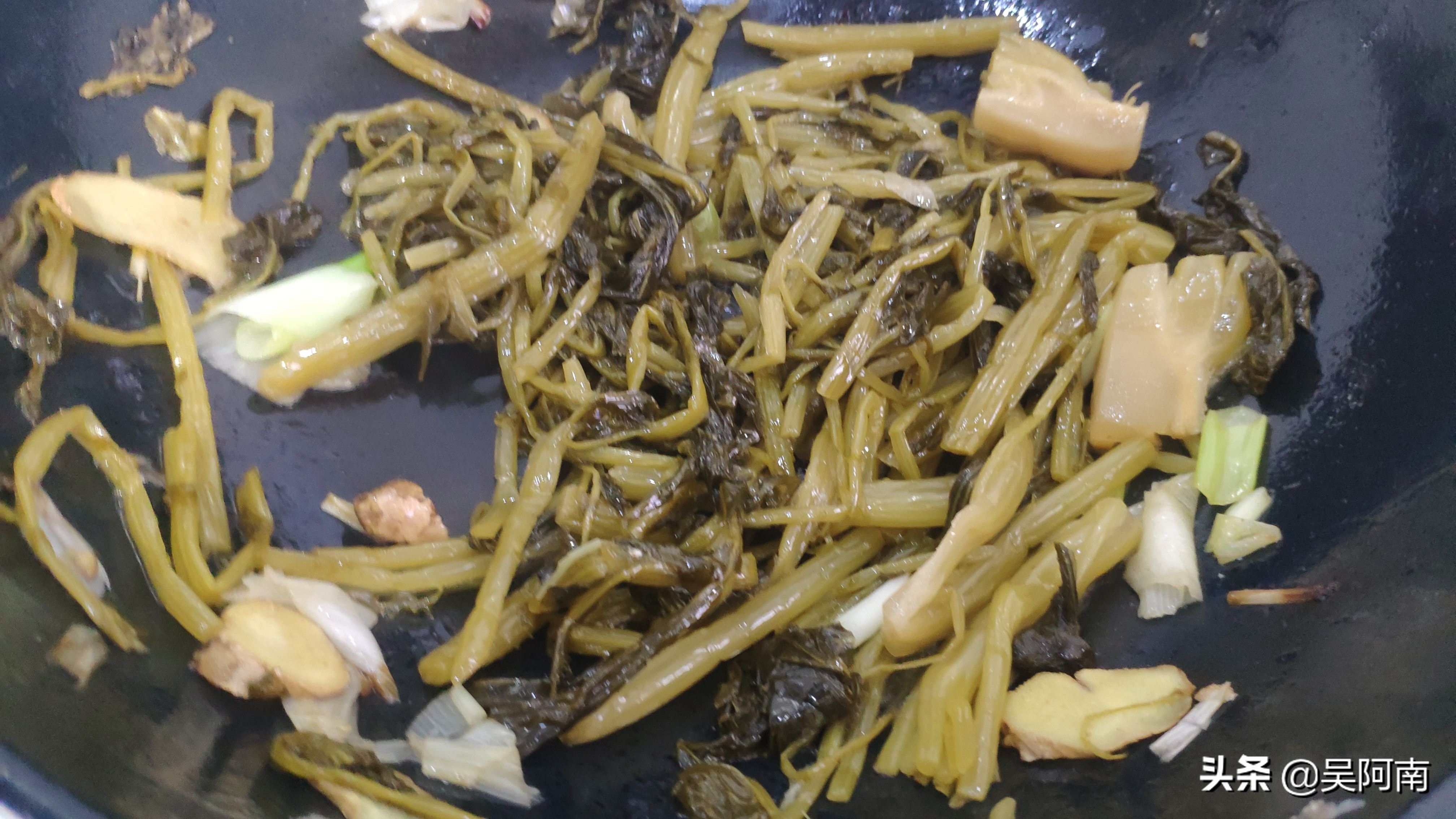 这才是酸菜鱼的正宗做法，鱼片嫩滑，汤汁酸爽，一吃就上瘾