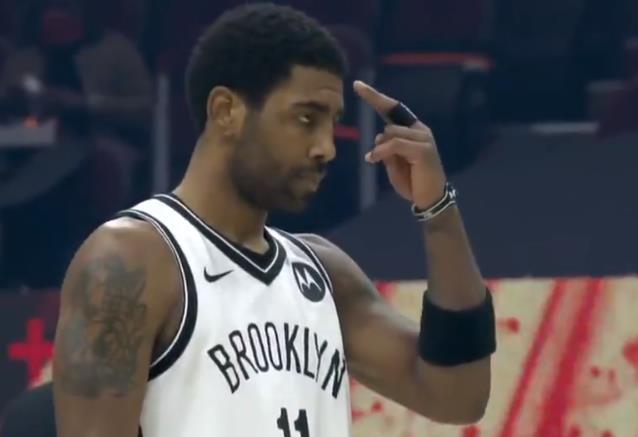 Basket network group by chivalric team double kill! Who observes Ervine and Harden's conduct, want to praise Ervine one time