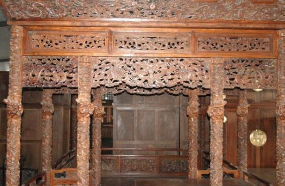 福建发现清宫3吨重“龙床”，专家劝其上交，持宝人开价5个亿