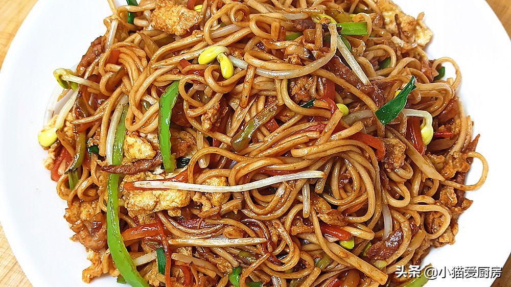 炒麵條這樣做味道不錯還營養，有肉有菜，孩子連吃2碗沒有夠