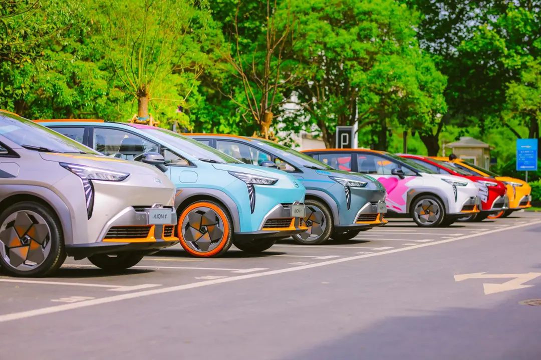 安全+智能+大空间，这台10万出头的电动车城市代步完美