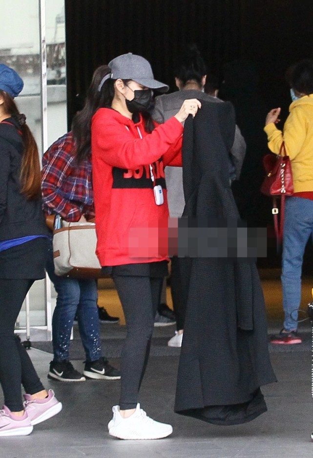 安以軒首曬女兒正面照，“娃寶”眼睛超大，果然長得比媽媽漂亮