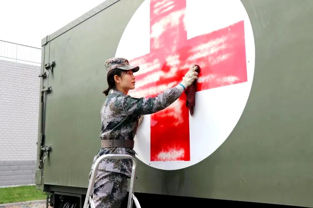 女兵入伍前后变化太大！网友：不一样的美，限制了想象