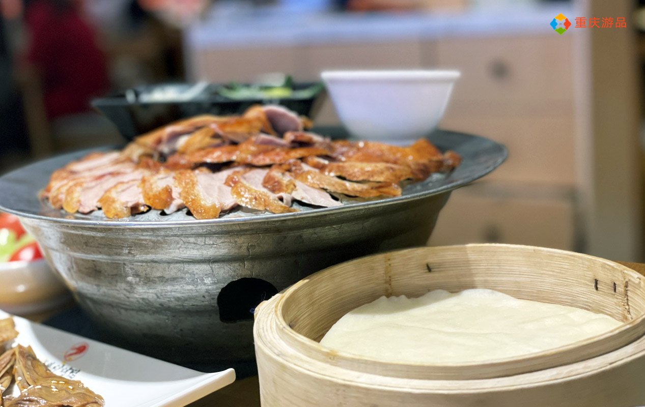 在重庆吃北京烤鸭，截然不同的做法，让广州的朋友大呼过瘾