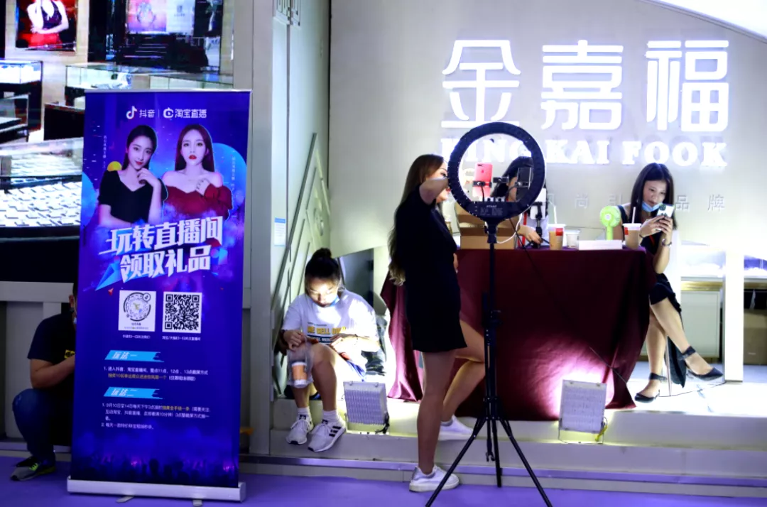 市值爆跌万亿优势仍在扩大！打败美团的为什么一定是抖音？