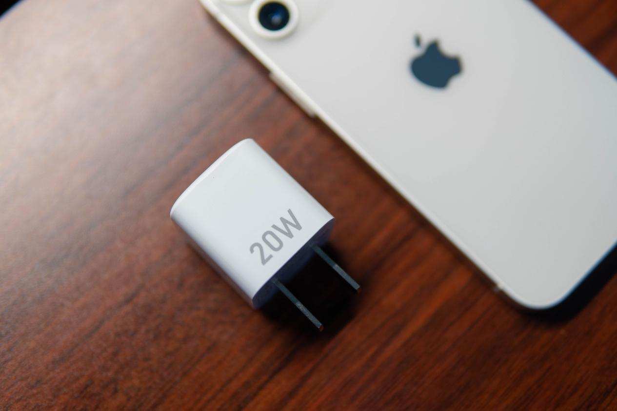 为iPhone12而生，移速PD 20W快充头，小巧好用