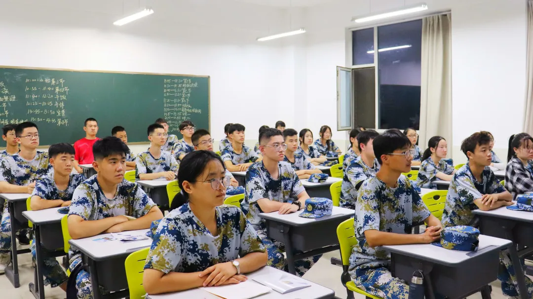 理想照亮未来——我校组织全体师生观看2021《开学第一课》