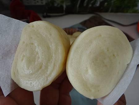 When steaming condensed milk steamed buns, it is wrong to only add yeast. If you add these two more, the steamed buns are fragrant, soft and chewy.