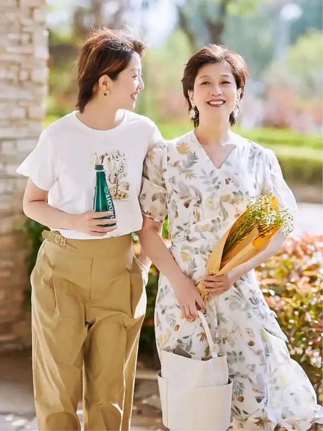 六十岁的女人，裙子该怎么选好？教你4个技巧，合身显瘦又时髦