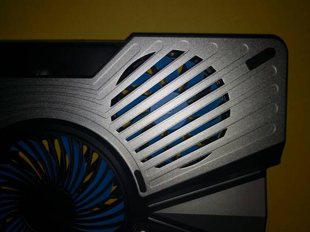 火爆游戏也要冷静对待-超频三冰斧PC-5RGB游戏笔记本散热器评测
