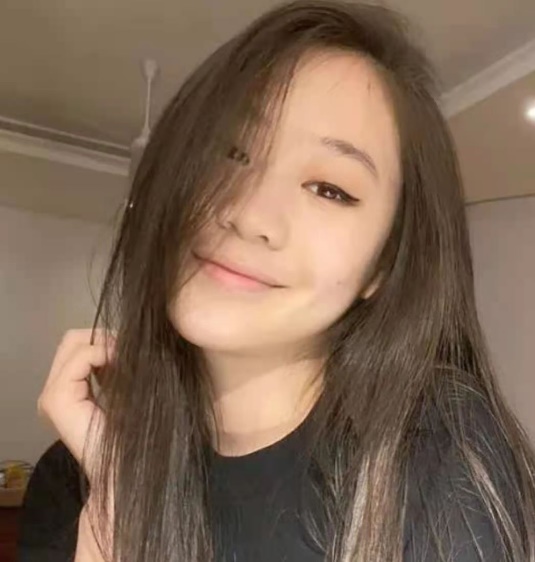 李连杰17岁女儿近照曝光，抑郁症复发后模样大变，家装朴素低调