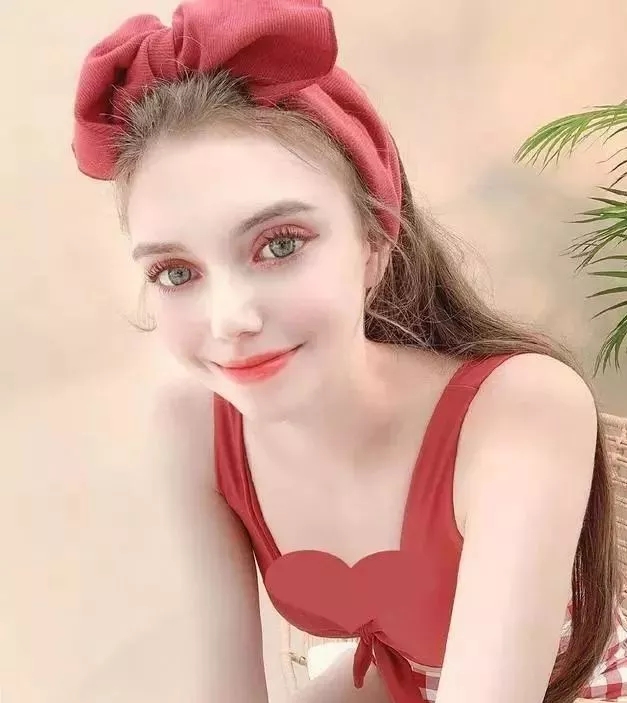 Rike Chloe, a GermanKorean mixed model, born in 1998, she is only 23