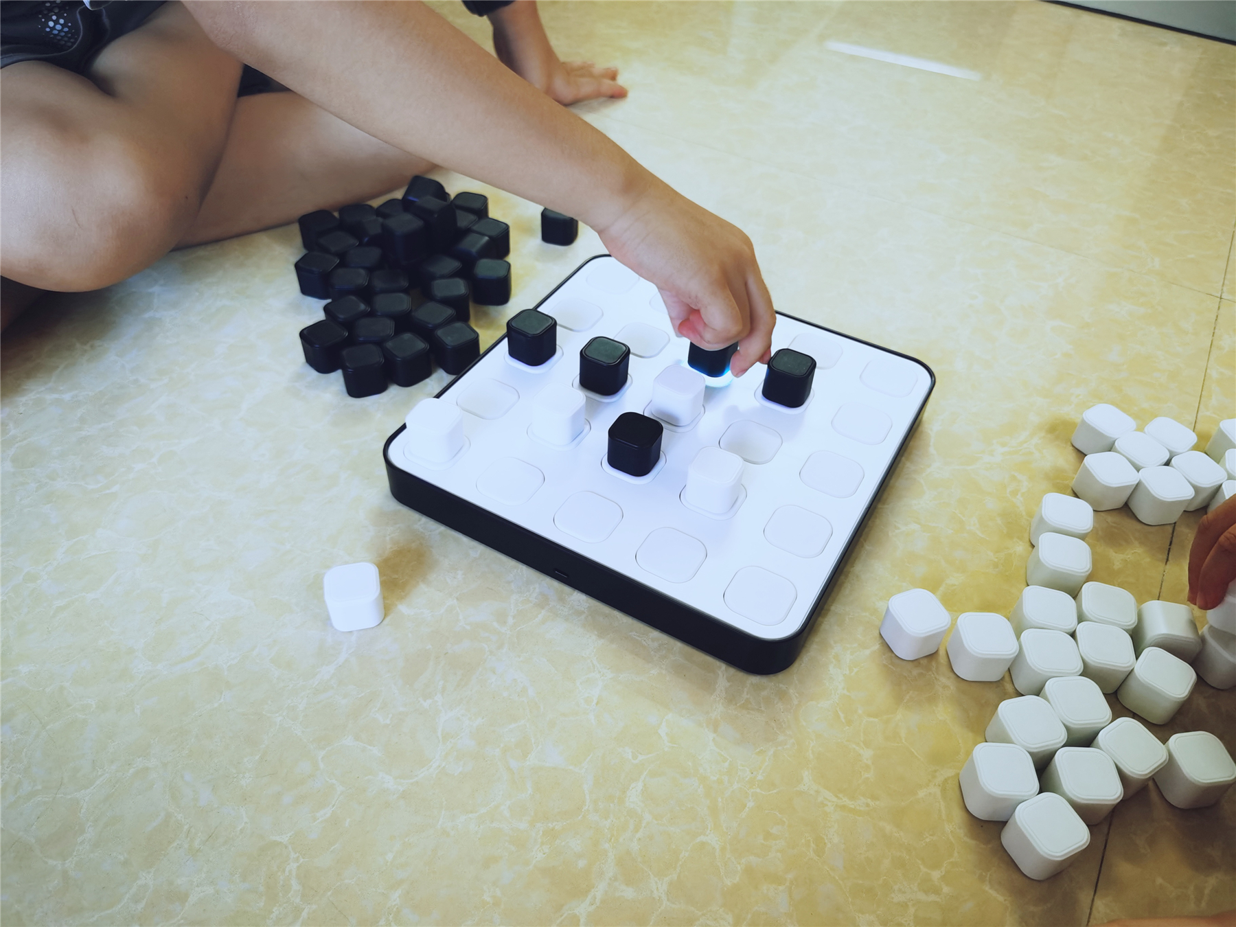 华为生态计客智能四子棋、有效锻炼思考应变能力