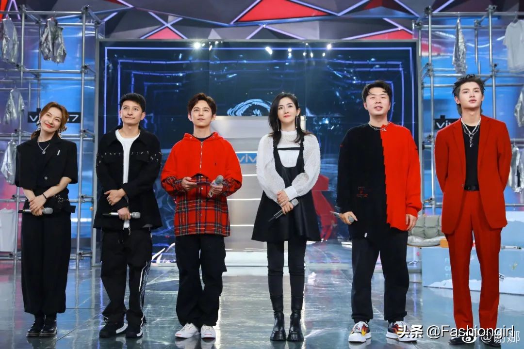 取代谢娜3个月后​，网友：因为她《快本》变好看了