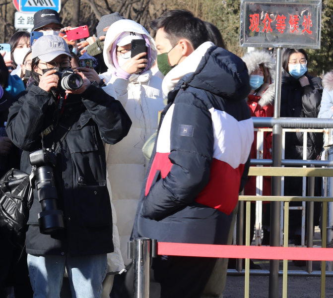 Numerous star spring late illicit takes than going all out: Wang Yibo wears 1000 yuan of jacket, card of golden morning excessive draws near personally, 