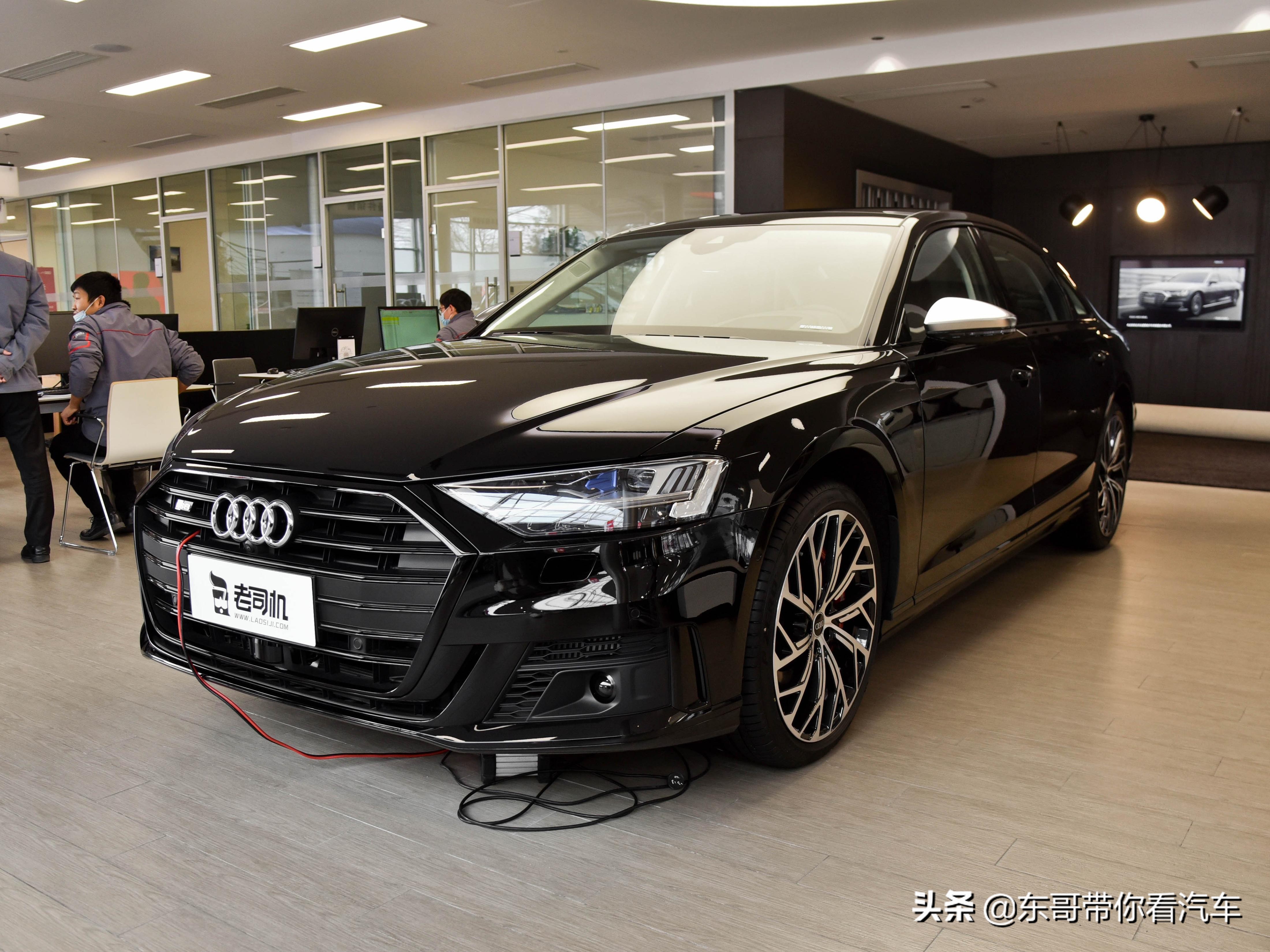 进口V8双增压，高性能5座旗舰车，德系顶级豪华性能，实拍奥迪S8
