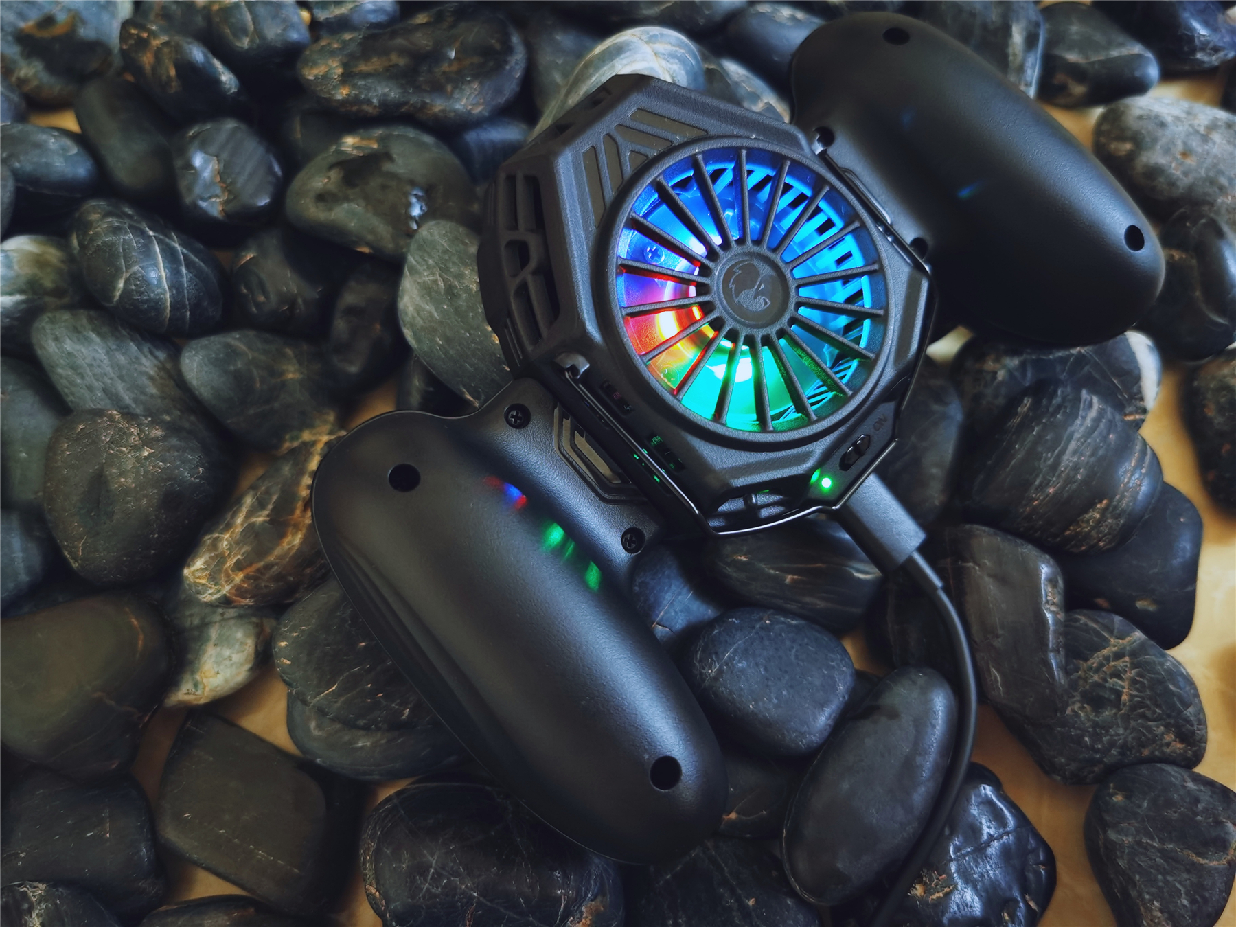 游戏好搭档 盖世小鸡GameSir F8 Pro半导体散热手柄
