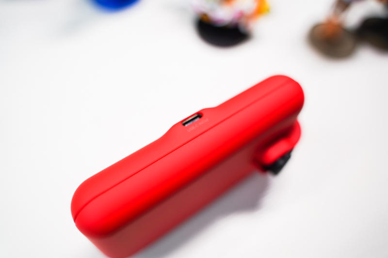 这才是iPhone充电最佳的姿态！iWALK变色龙充电宝评测