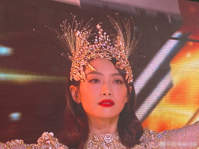 众星亮相金鹰节：宋茜出场方式好特别，谭松韵3兄妹生图太耐看