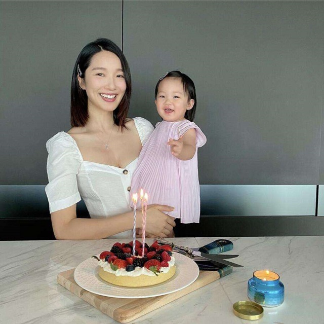 有種“遺傳”叫王祖藍女兒，“蒜頭鼻”成亮點，和爸爸一模一樣