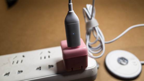 iPhone 12最佳Magsafe充电备选——努比亚无线充电器