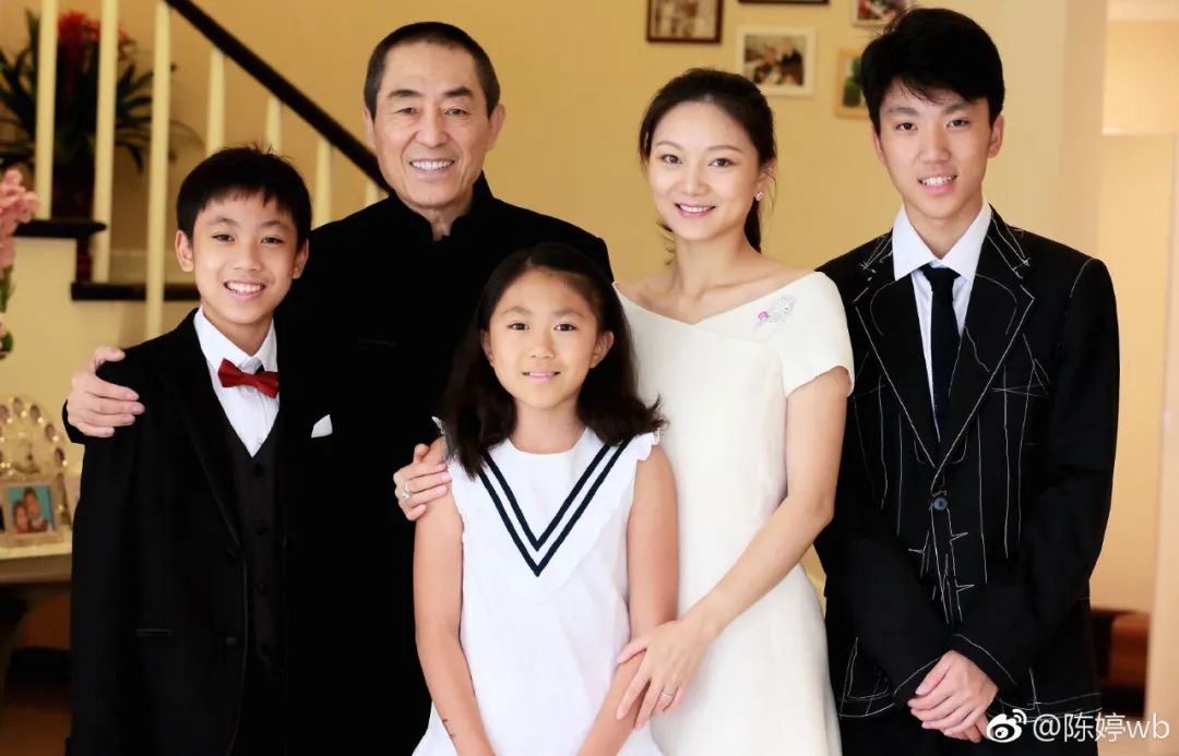 19歲輟學(xué)給張藝謀生3個(gè)娃、隱忍10年拿到結(jié)婚證，陳婷真的太狠了