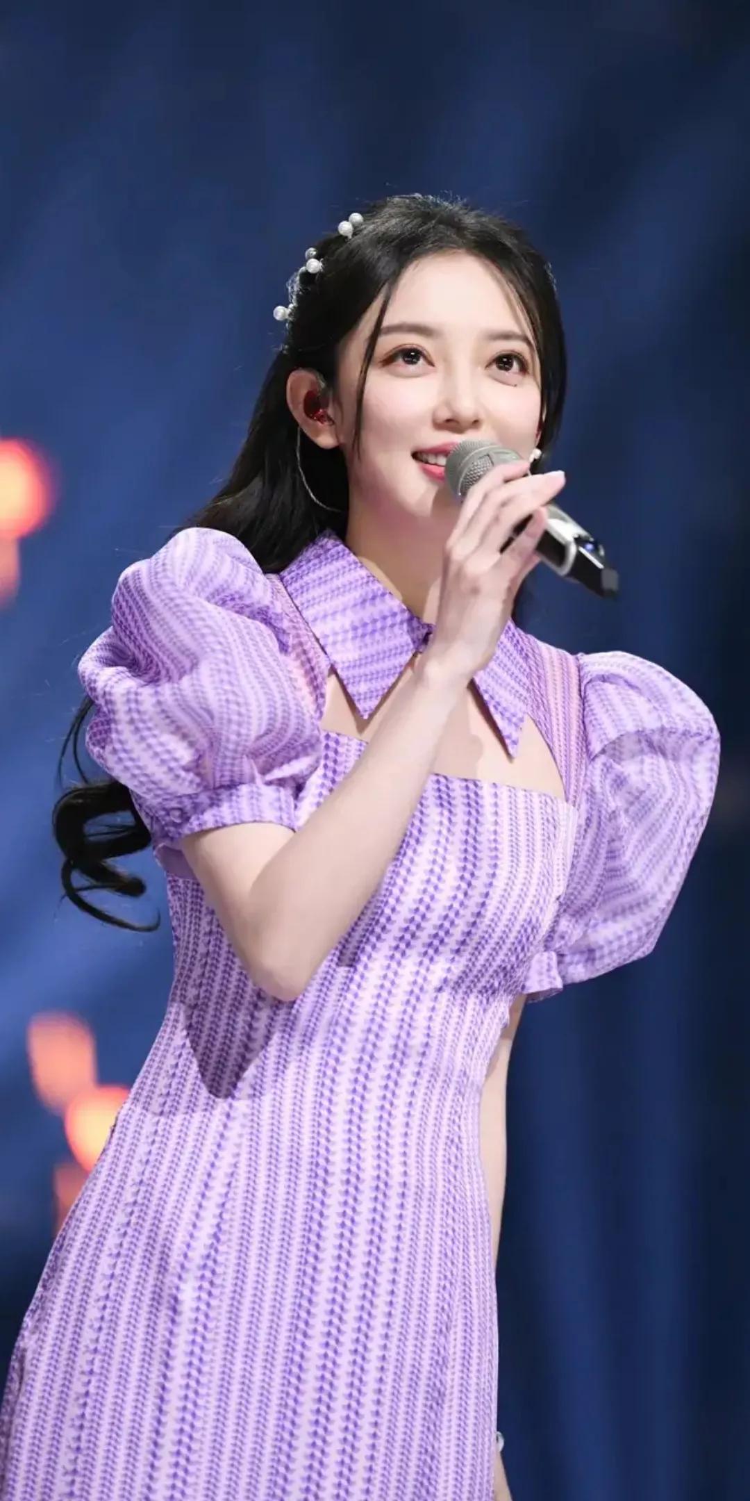 In the middle of the night, singer Wang Xiaomin said 9 words, I was ...