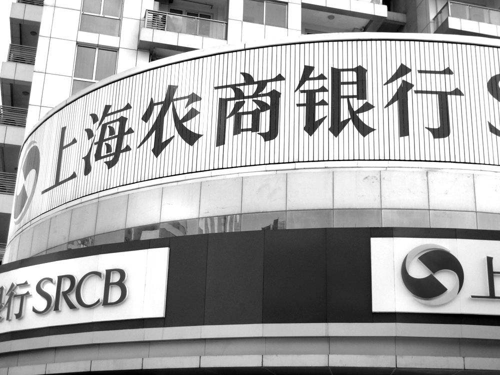 出生普通家庭，却娶妻“知名”主持人，这一上