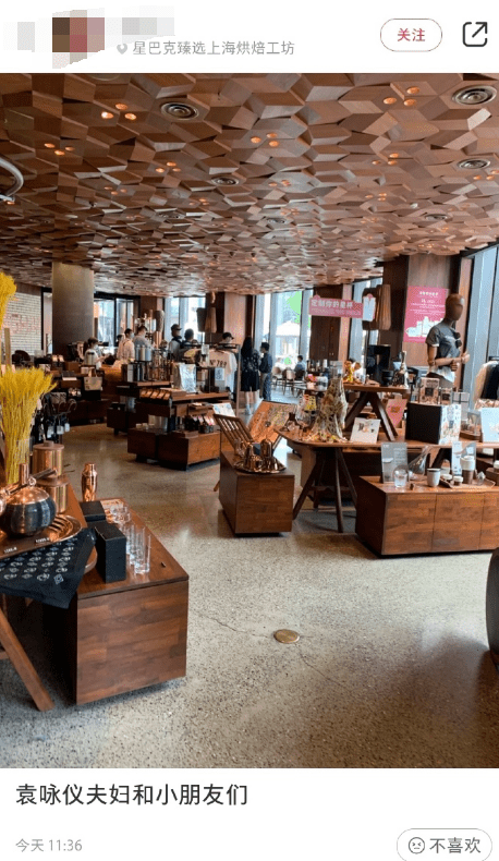 网友上海偶遇张智霖夫妇，袁咏仪长发披肩穿短裤秀出长腿，太少女