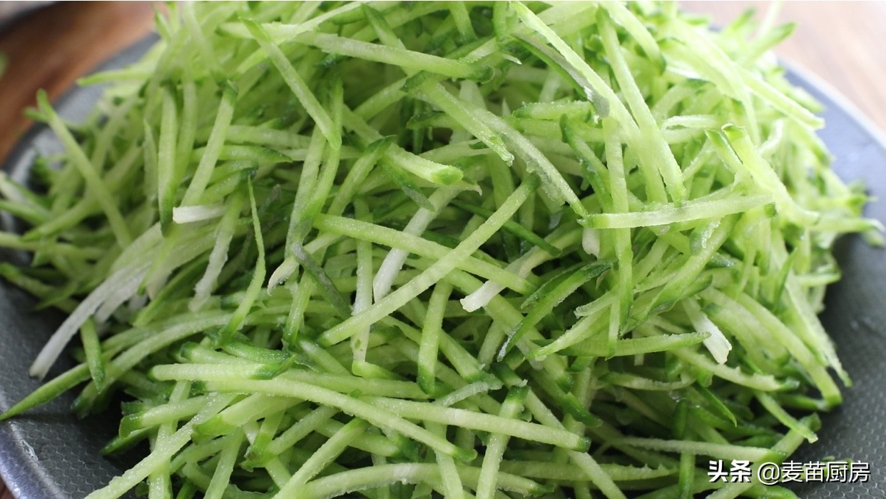 教你蘿蔔糕做法，不用一滴油，一大鍋吃完也不膩，天冷就要這麼吃