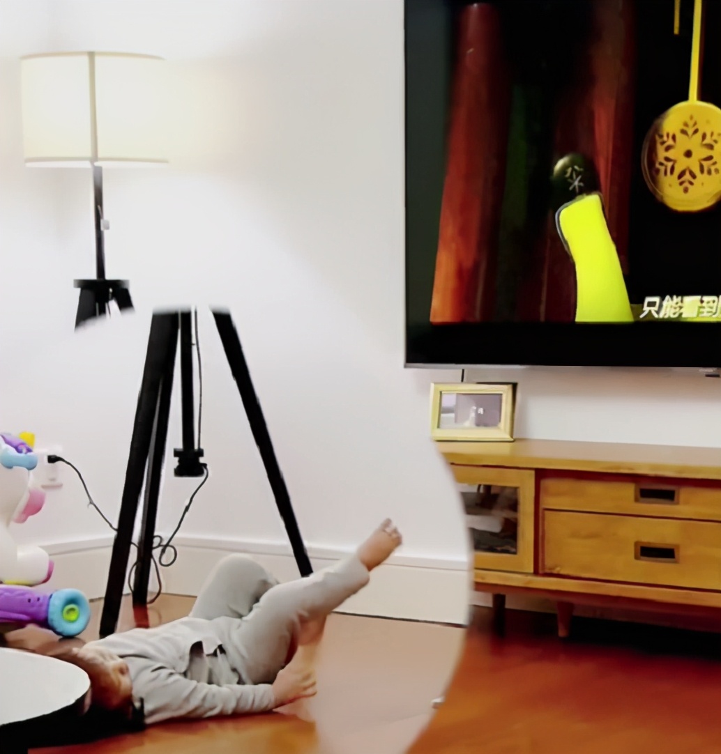 王祖藍大女兒唱冰雪奇緣插曲，展表演天賦，2歲還穿尿不濕引熱議