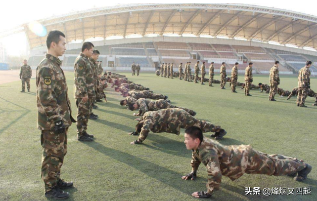 俯卧撑要做多少个才算及格？我军最高纪录，估