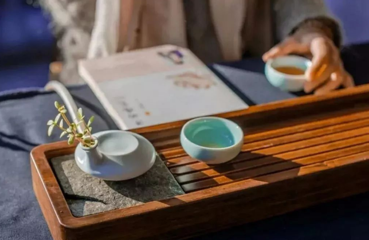 女性秋季喝茶，選哪種茶好？秋天養生喝茶，要注意哪幾點？