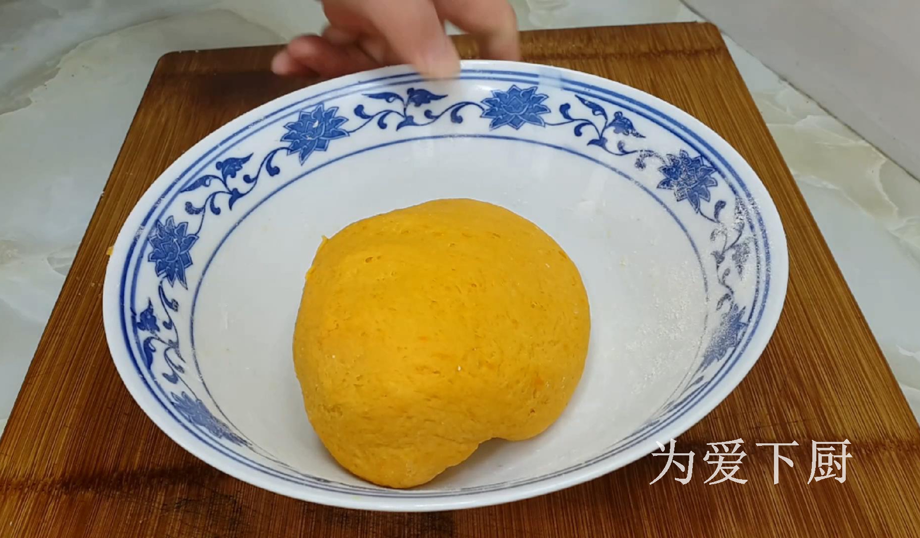 這零食的做法太好吃了，冰箱裡一放，比薯片還好吃，一口一個真香