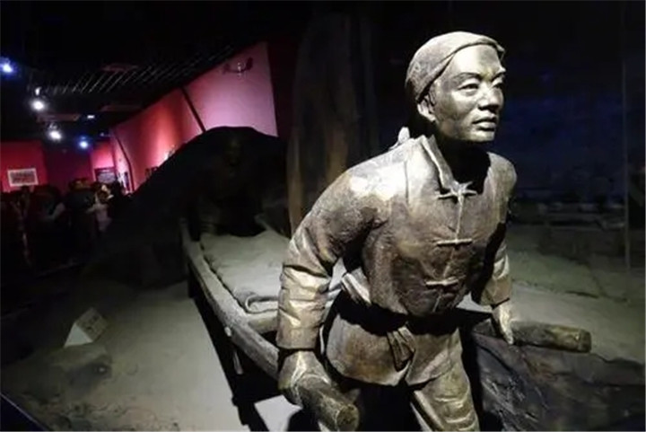 杜聿明被俘后被“陈主任”审讯，他下意识地问：你是陈毅将军吗？