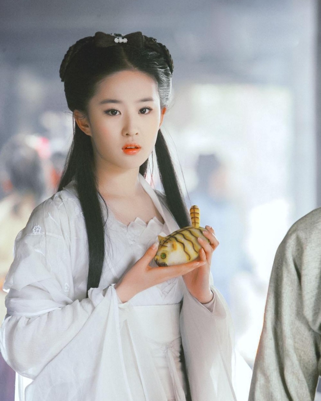 Sweetness of Liu Yifei old dawn pulls a hand, handsome male beautiful Nuuzhen raises a key point! Netizen: Over- with small Long Nv knock arrived