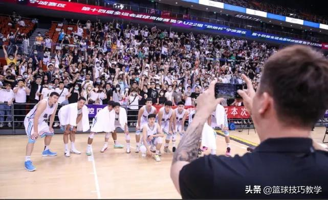 被女球迷围困，被男球迷亲吻！这届全运会太有意思了