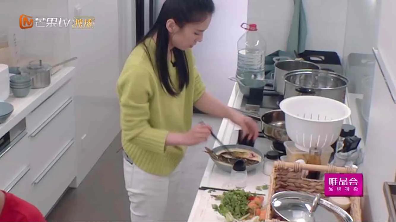 被婆婆“百般维护”的黄圣依：“豪门媳妇”的