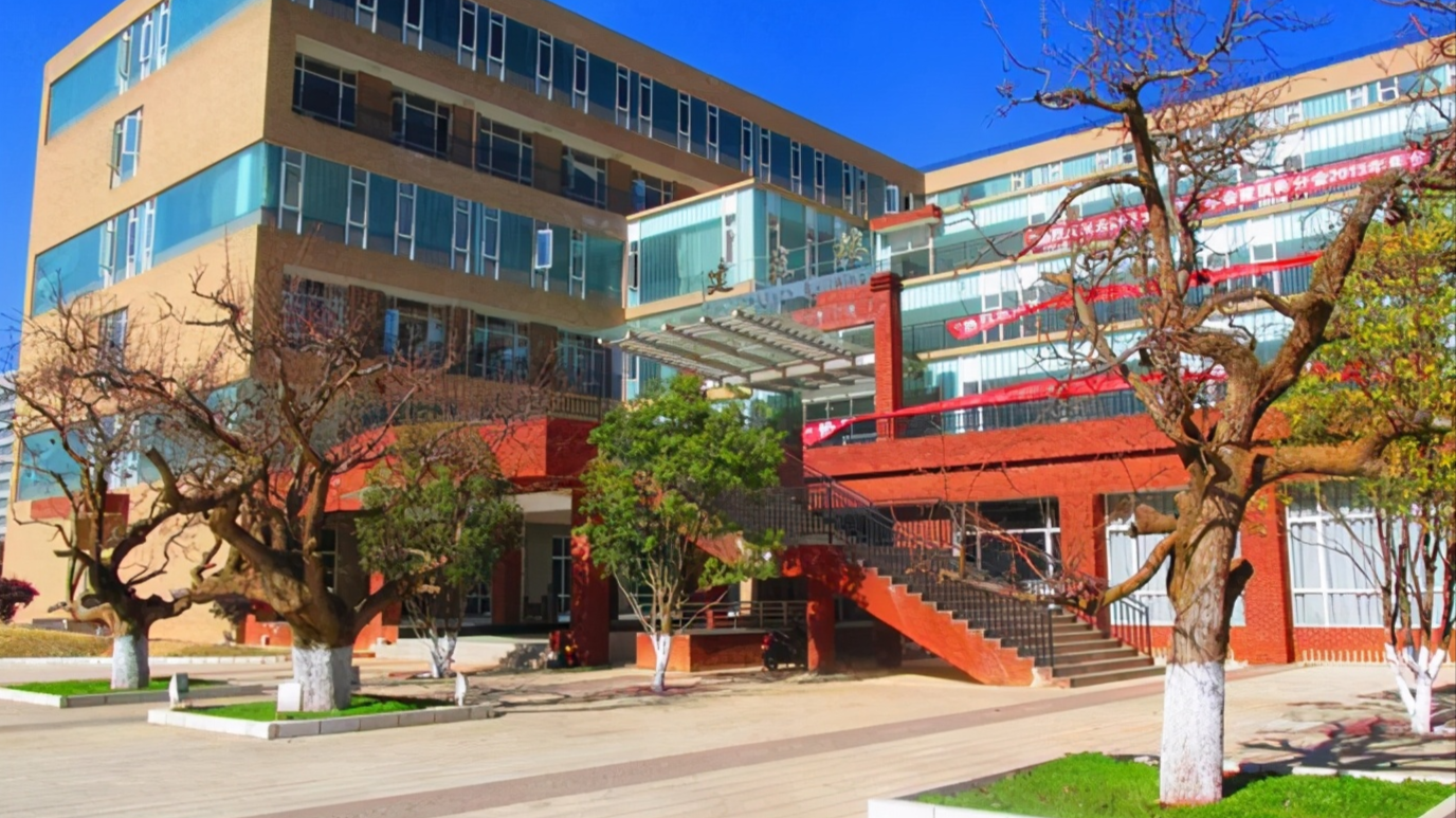 西南地区高校排名，重庆大学跻身前三，西财排第9名