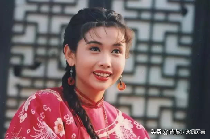 单眼皮歪嘴还有龅牙，五官不端正却依旧绝美的