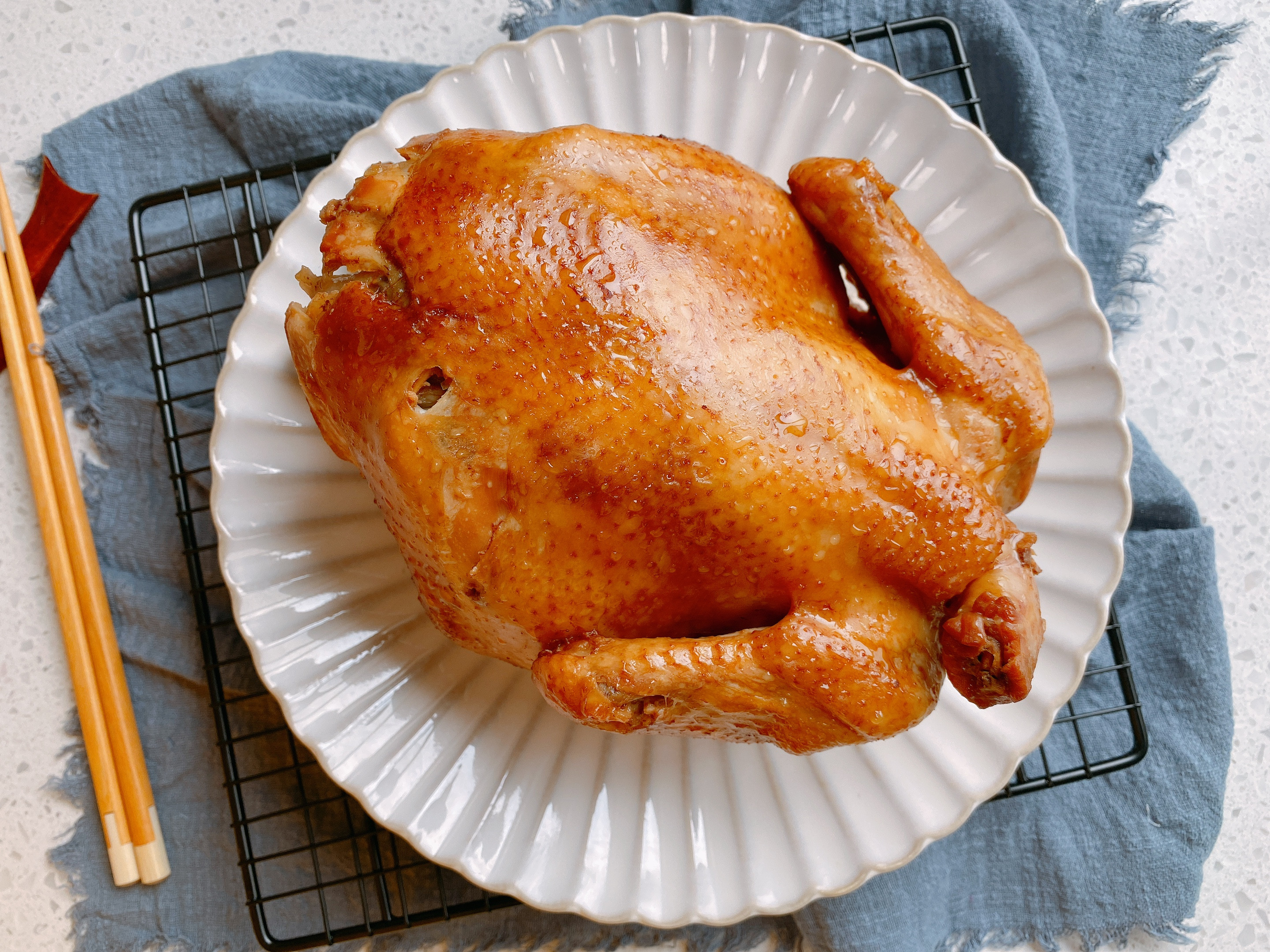 感恩節想吃烤雞用電飯鍋就能做，不放油不放水，鮮嫩多汁軟爛入味