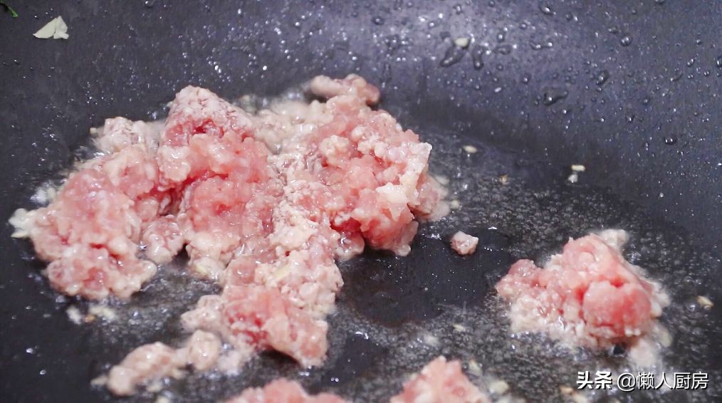 家常豆腐汤怎么做？教你肉末豆腐汤的做法，加了西红柿带酸味