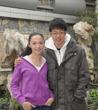 离婚8年，凌潇肃夫妇再撕姚晨：10年拉锯战，3个
