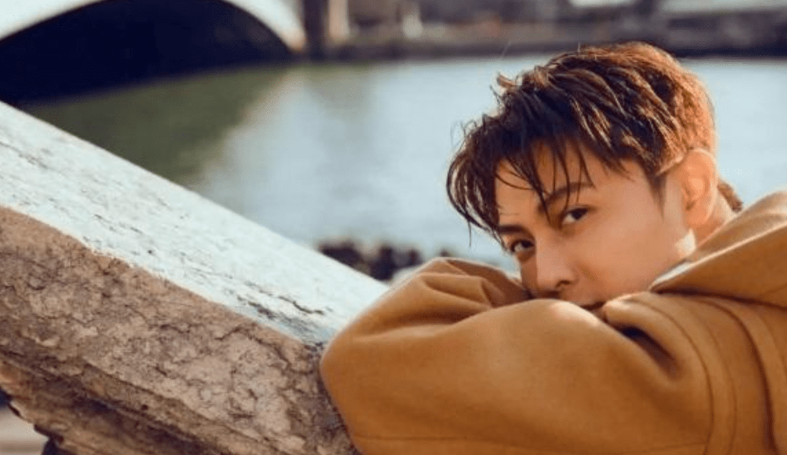 王子邓丽欣官宣分手，3年异地姐弟恋未成正果，同时发文祝福彼此