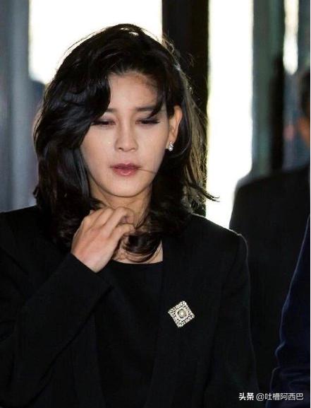 Samsung heiress ordered to pay ex-husband 14.1 bln won for divorce