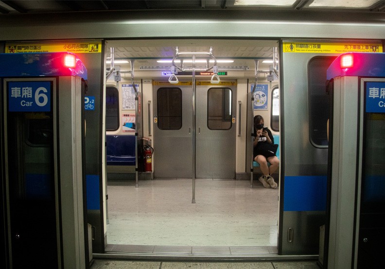 大陆表明态度，尽一切努力帮助台胞抗击疫情，陈时中无耻提条件：疫苗入台先提出申请